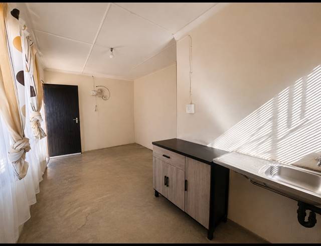 2 BEDROOM HOUSE FOR SALE IN GOLDEN GARDENS